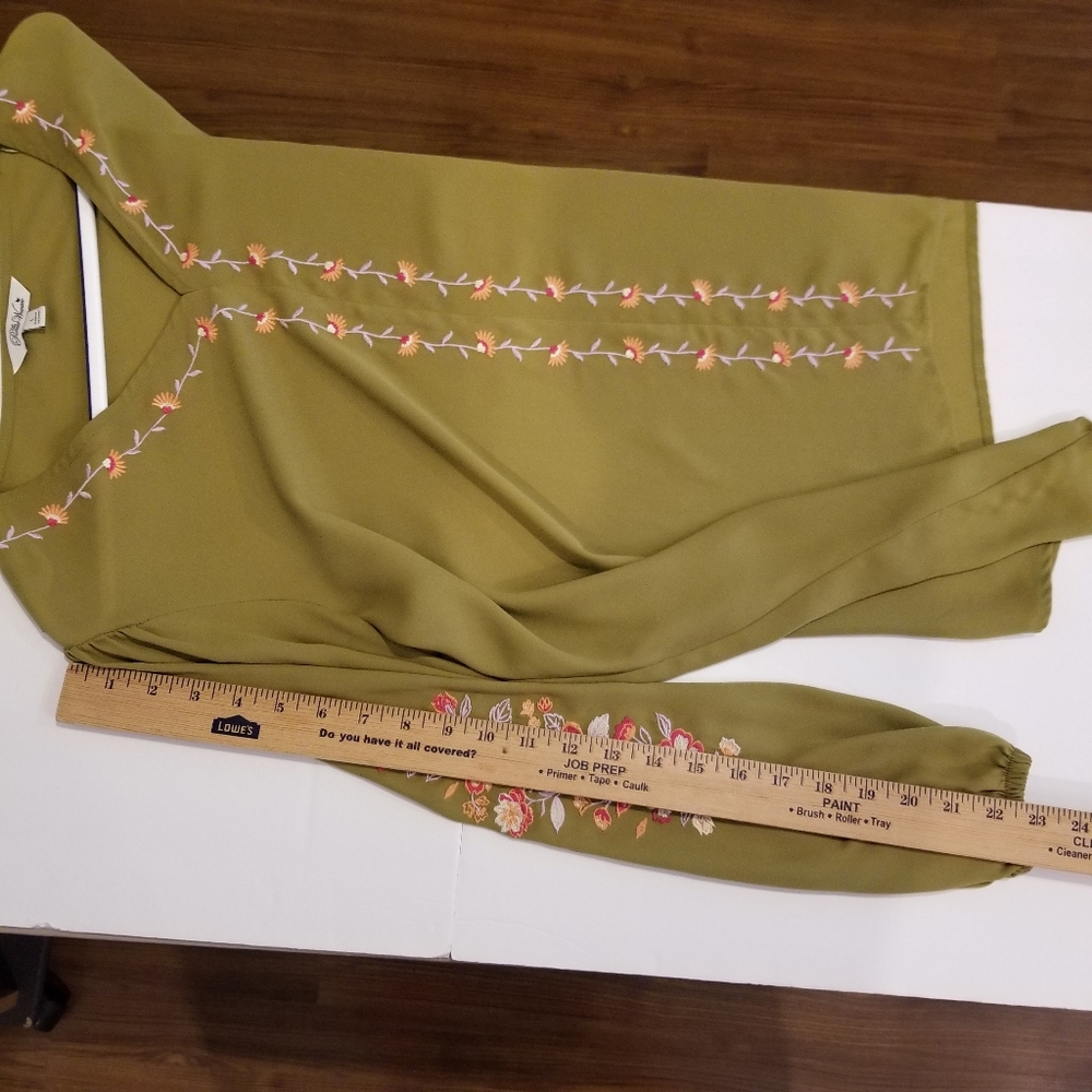 The Pioneer Woman Top Women's Large Olive Green Floral Embroidered Sleeve V Neck - Picture 7 of 8